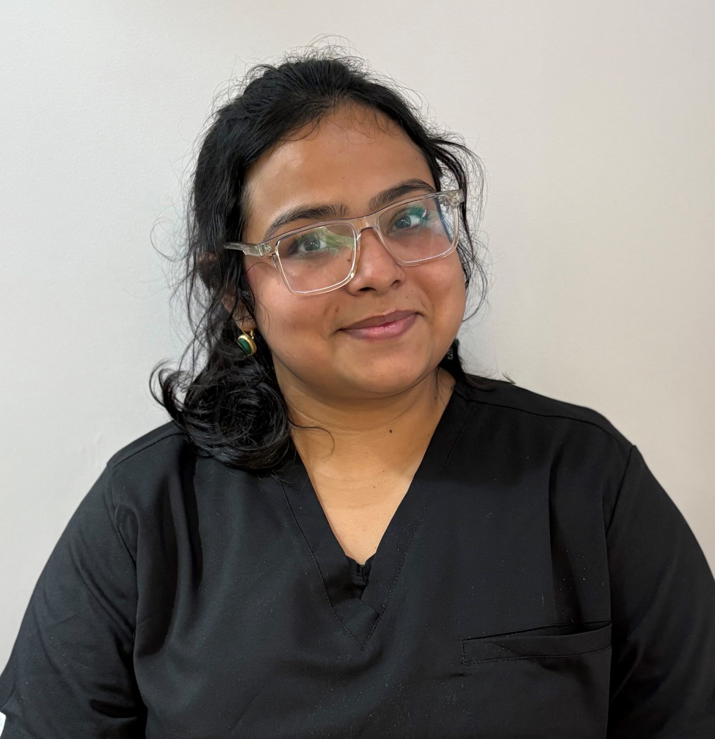 https://nottsrd.expressionsdental.co.uk/wp-content/uploads/2026/05/Aarya-pic-scaled.jpg